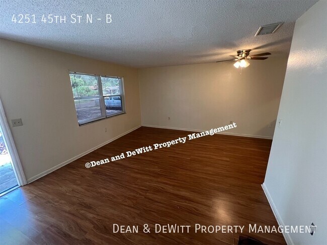 Foto del edificio - 4251 45th St N
