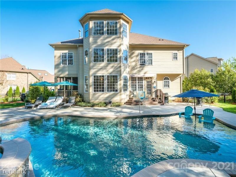 Foto principal - 8035 S Dorchester Trace
