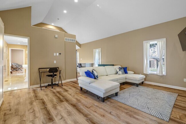 Foto del edificio - 5430 Oakley Ave