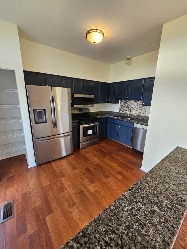 Building Photo - 1135 Vail Ct