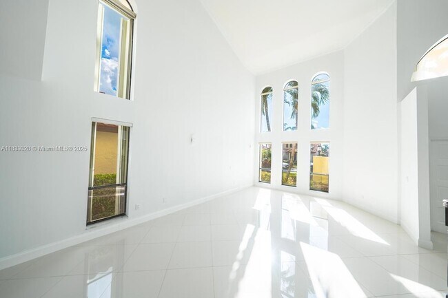 Foto del edificio - 22599 Esplanada Cir