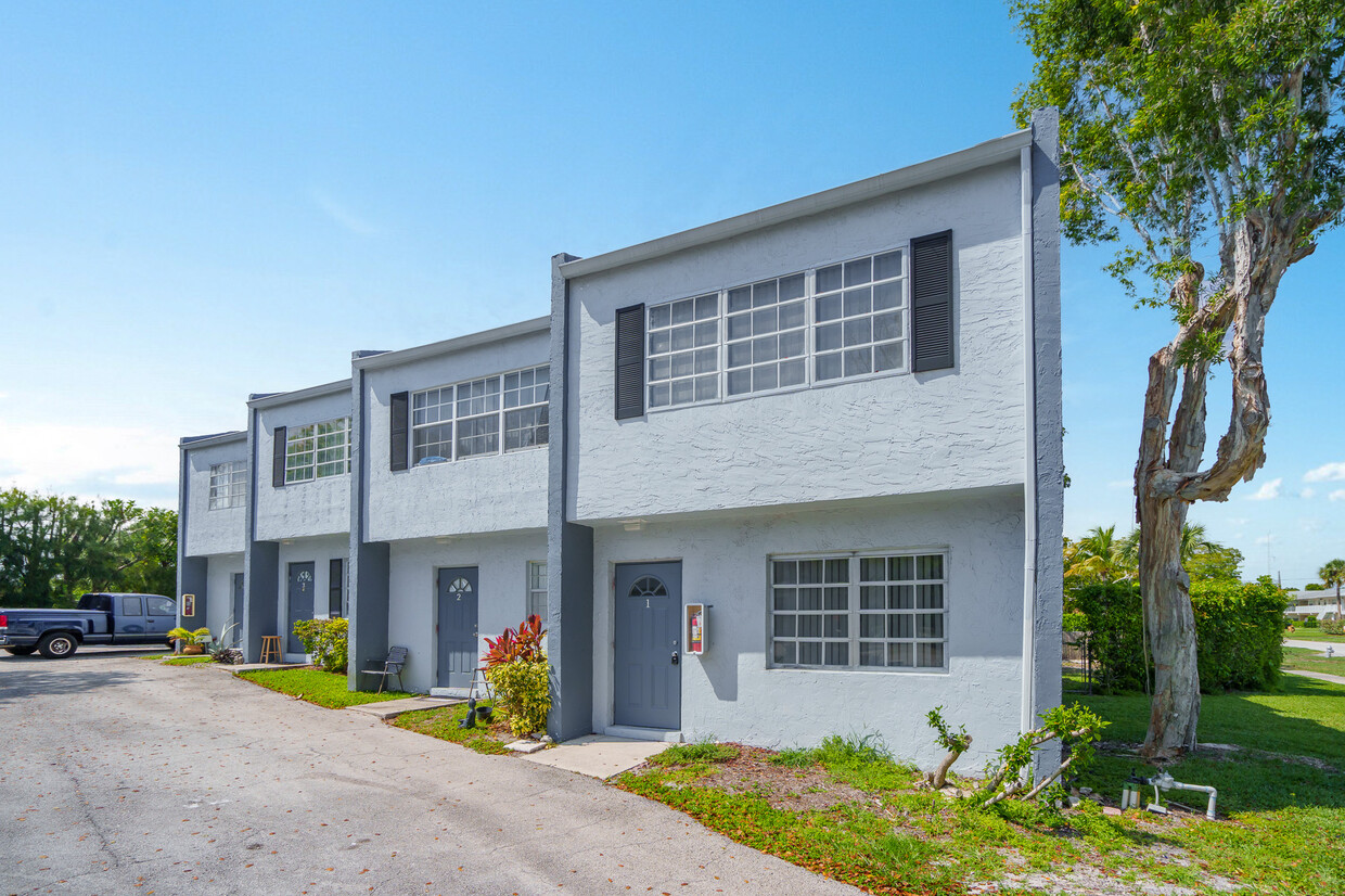 Primary Photo - Vista Townhomes