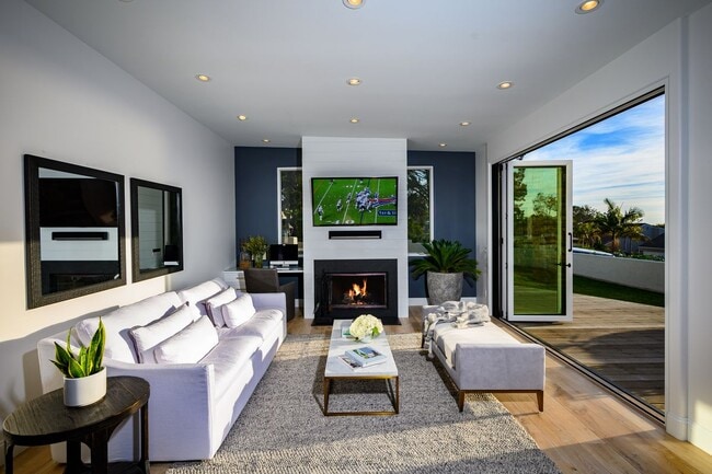 Building Photo - 334 La Amatista Rd