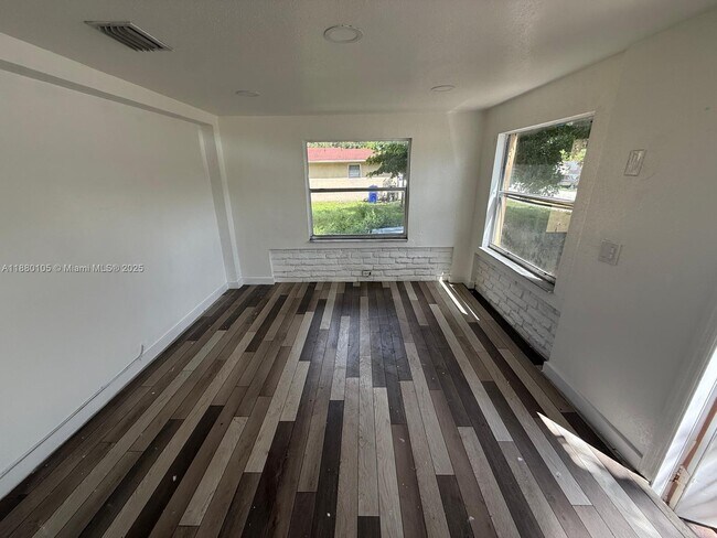 Foto del edificio - 2813 Dewey St