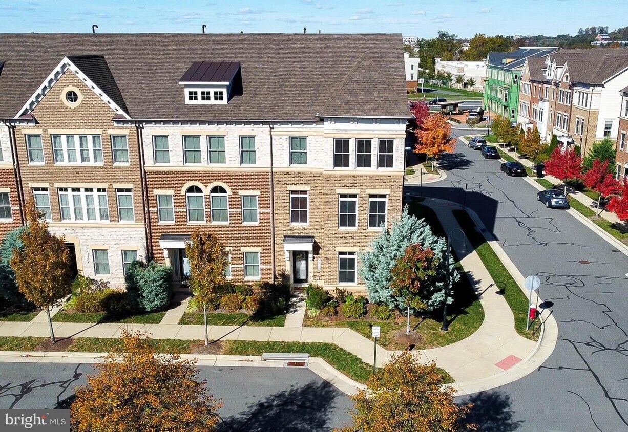Primary Photo - 44750 Maynard Square