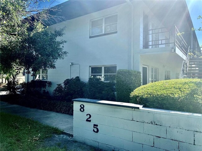 Building Photo - 825 N Primrose Dr