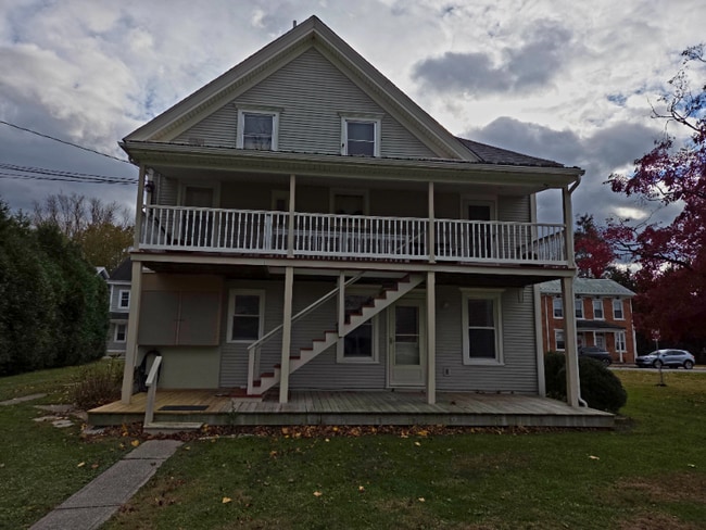 Foto del edificio - 210 E Pine St