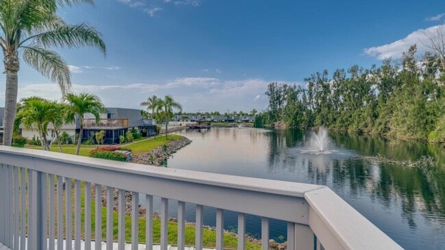 Foto del edificio - 16171 Amberwood Lake Ct
