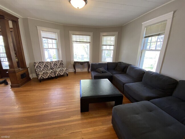 Building Photo - 6 br, 3 bath House - 517 Elm St