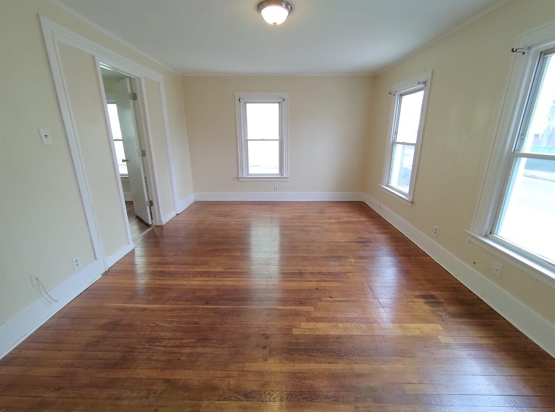 Foto principal - 971 Sherman Ave