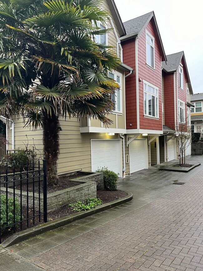 Foto del edificio - Ravenna Townhome