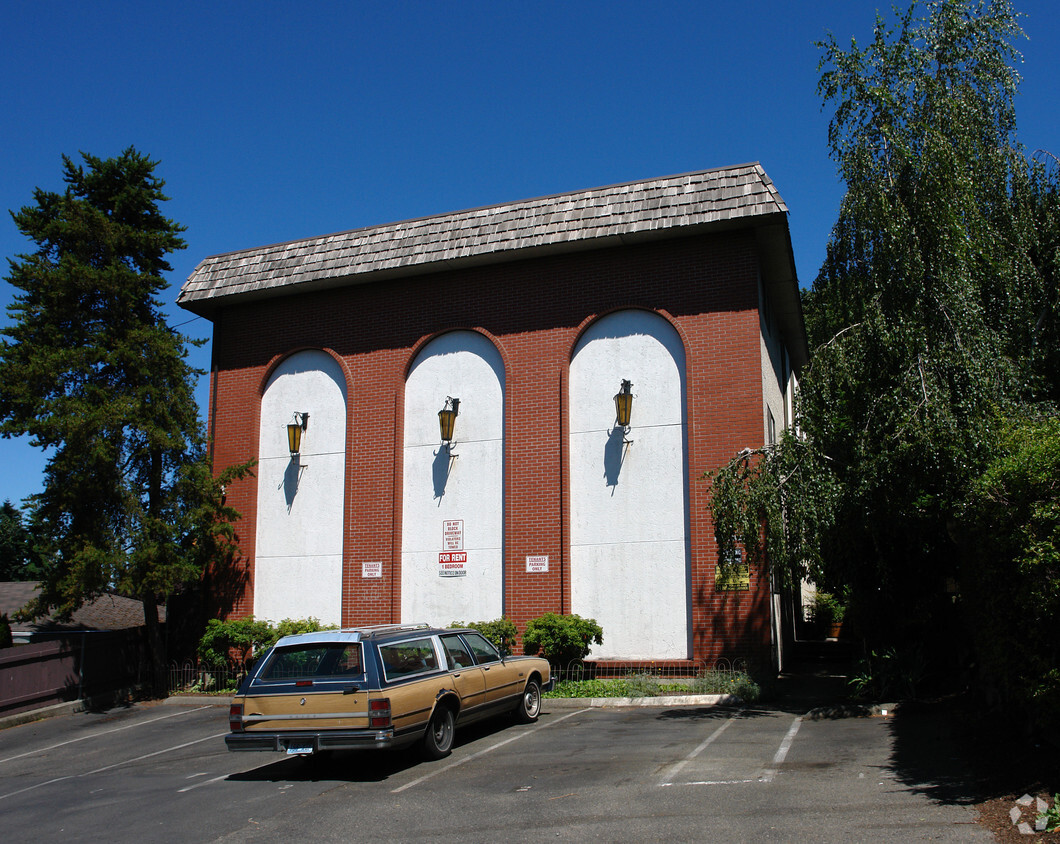 Building Photo - 104 104th St