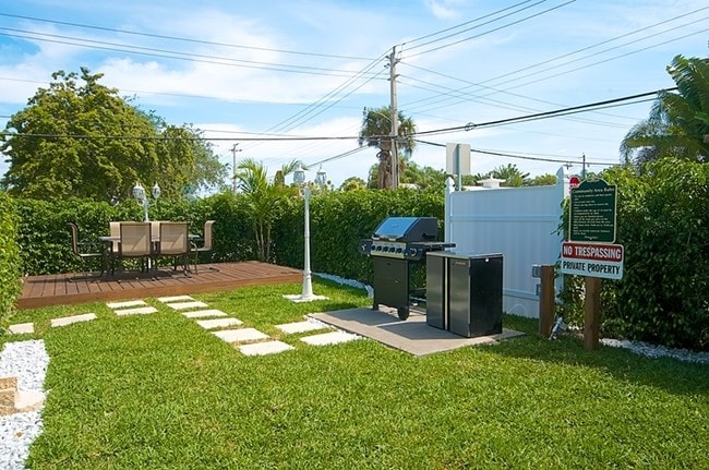 Community Area East - 844-845 NE 17th Way