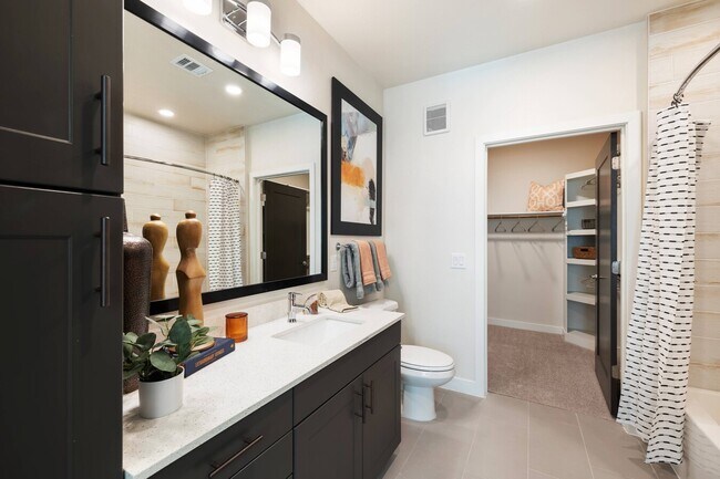 Foto del edificio - Score Big: Get Up to 8 Weeks FREE Rent!