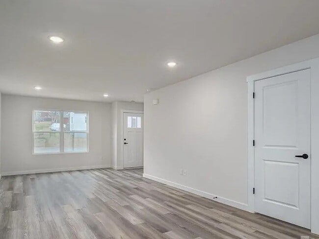 Photo - 709 7th Ave SW (Hickory, NC) Apartment
