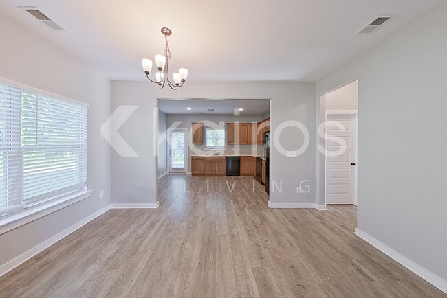 Building Photo - 655 White Oak Cir