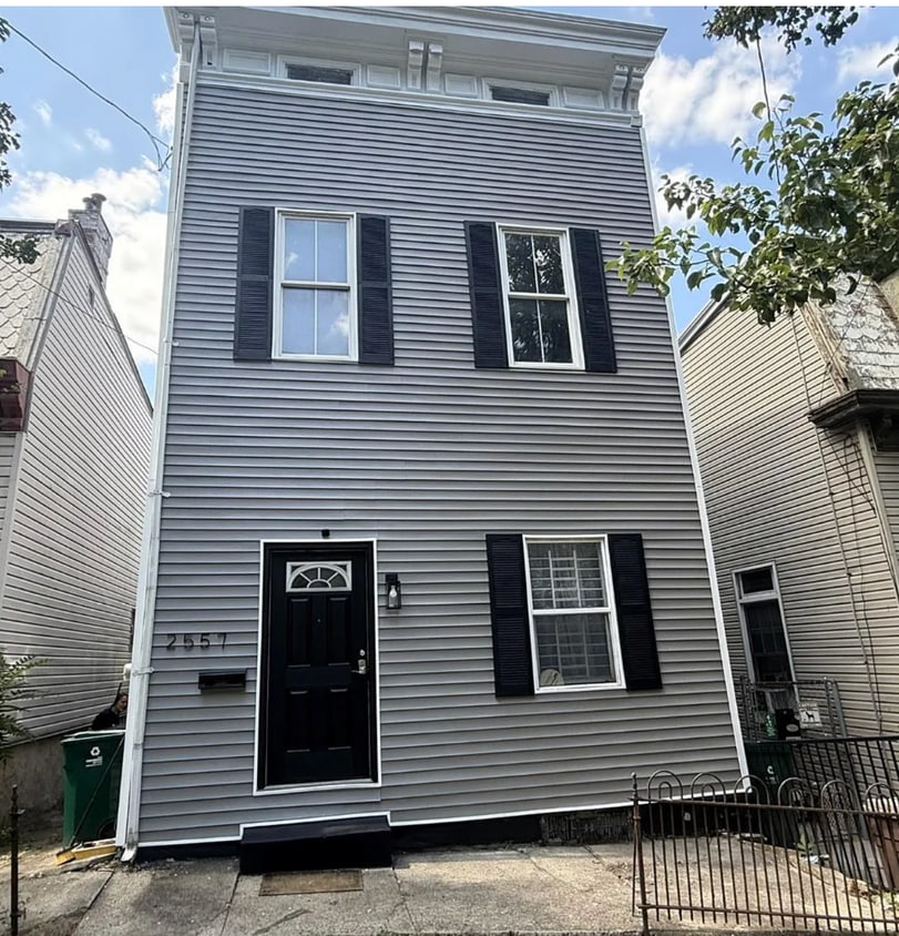 Spacious 5-Bed Home Near UC with In-Unit Laundry - Spacious 5-Bed Home Near UC with In-Unit Laundry