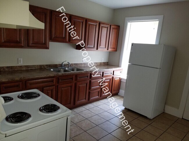 Building Photo - This Neighborhood and This Home Make for a...
