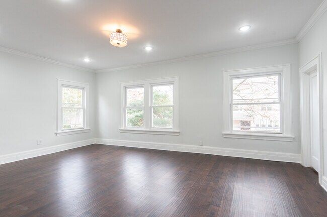 Building Photo - 440 Parker St
