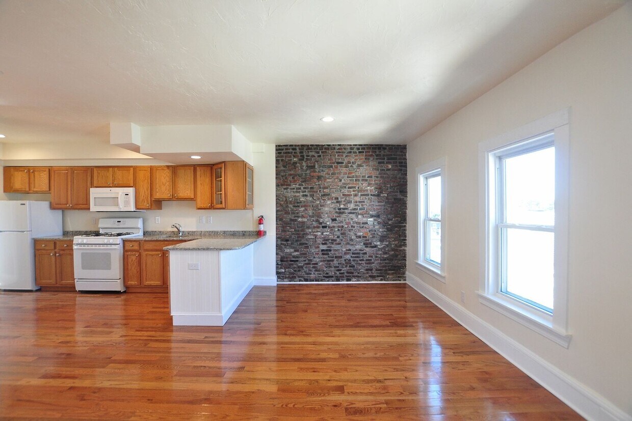Primary Photo - SOUTH BOSTON BEAUTIFUL 1BED FOR $2600- SEP...