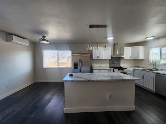 Foto del edificio - Newly Remodeled Two Bedroom Two Bath Home ...