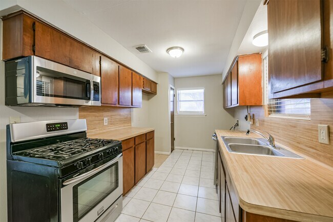 Foto del edificio - 4655 Orange Cir S