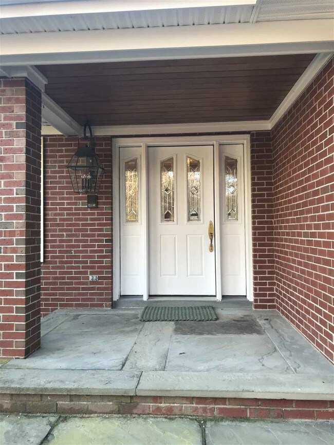 Foto del edificio - 14 Bradley Ln