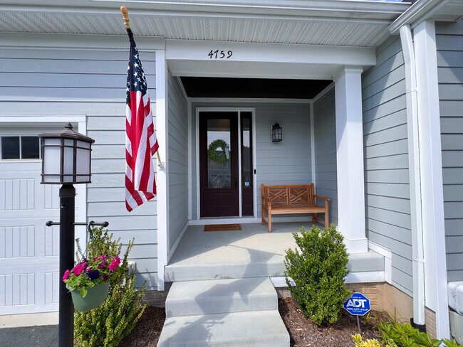 Foto del edificio - 4759 Loyola Way