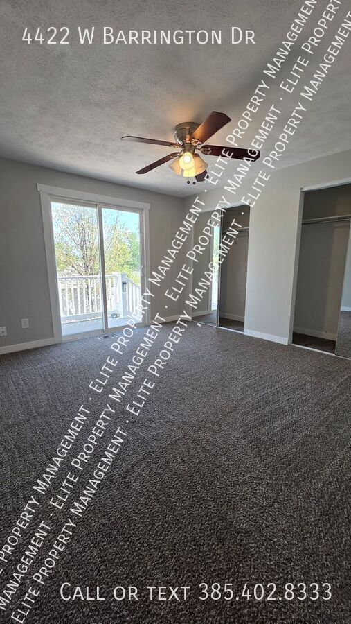 Foto del edificio - 4422 Barrington Dr