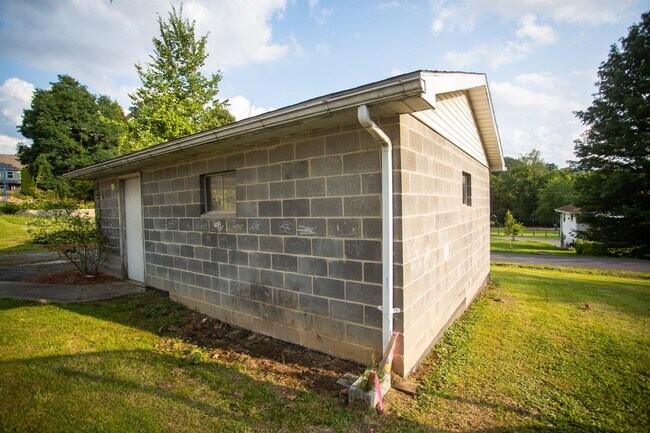 Foto del edificio - 1260 Montrose Ave