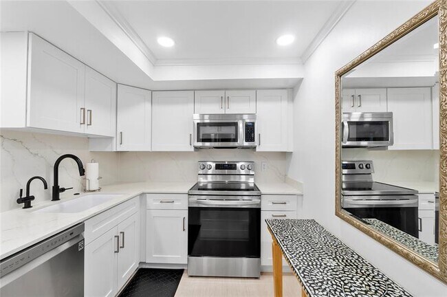 Building Photo - 3909 N Ocean Blvd