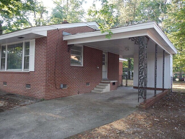 Building Photo - 1824 Lynne Ave