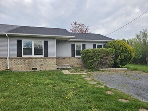 Building Photo - 100 Muse Dr