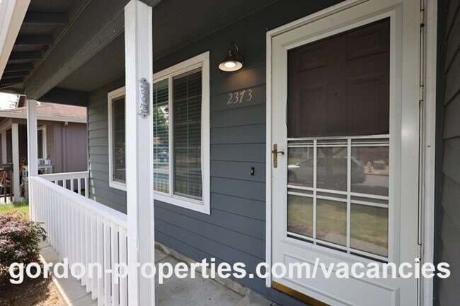 Foto del edificio - NW Stanley Ave - Gresham single level home with attached garage