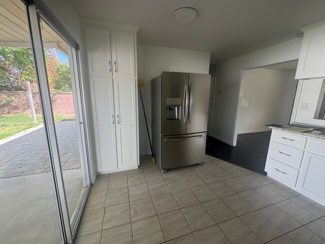 Building Photo - 8871 Palomar Ave