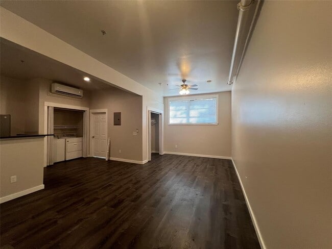 Building Photo - 809 Vance St