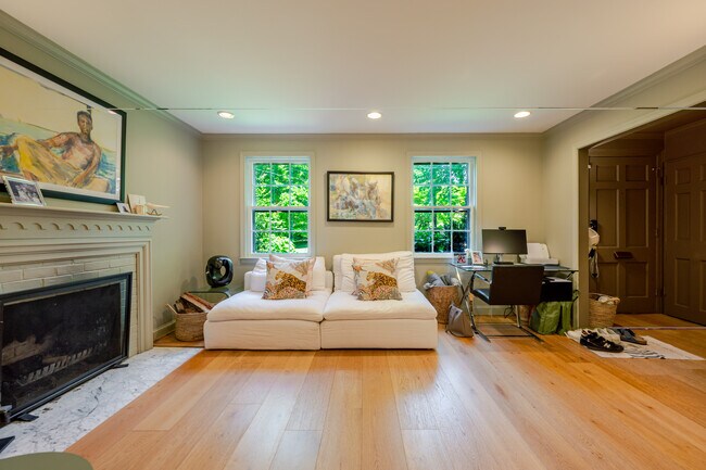 Foto del edificio - 4612 Sedgwick St NW