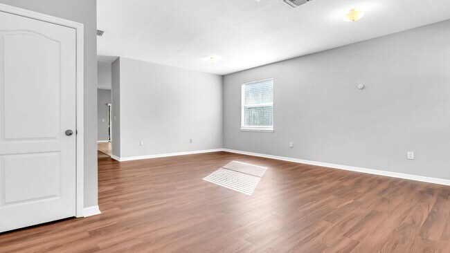 Foto del edificio - Beautiful 3BD/2BTH Home in Colony Lakes!