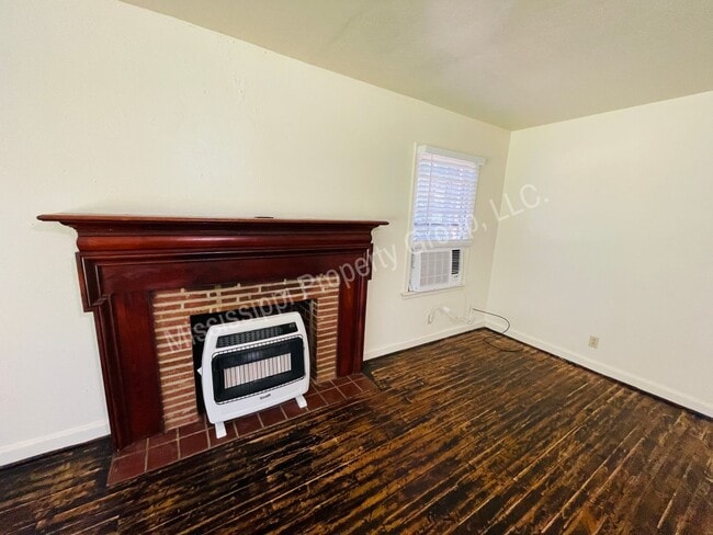 Building Photo - 1BR/1BA For Rent