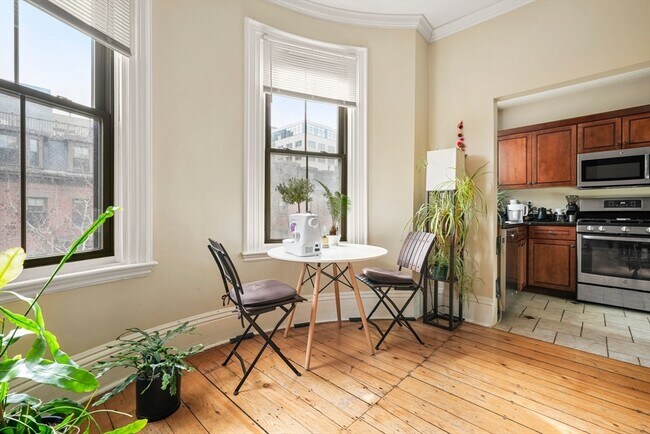 Foto del edificio - 100 E Brookline St