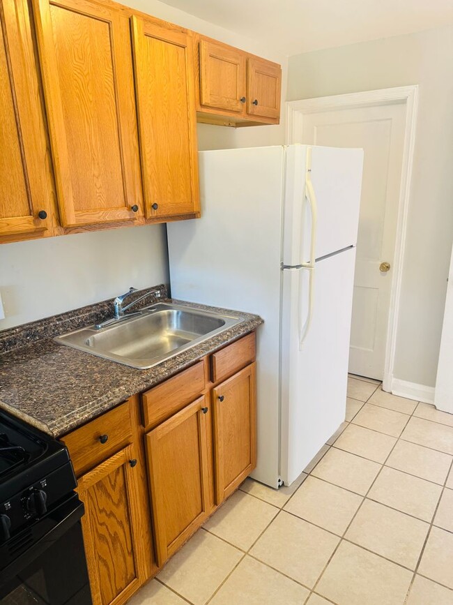 Foto del edificio - 2 Bedroom  Townhome in Belair-Edison!