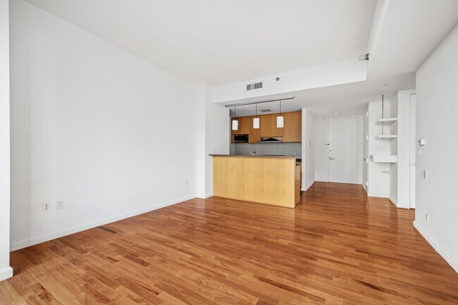 Building Photo - 505 Greenwich St