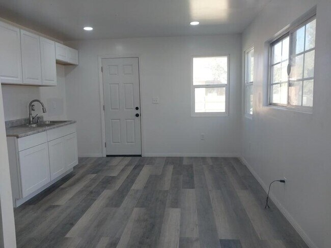 Building Photo - 9129 Kemper Rd