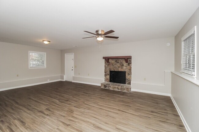 Foto del edificio - 2737 Pine Mountain Cir