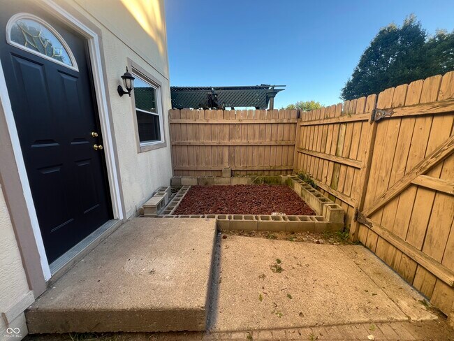 Foto del edificio - 8392 Punto Alto Dr