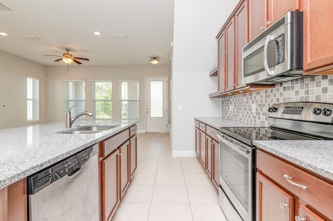 Foto del edificio - Beautiful 3 Bed/2.5 Bath Townhome for Rent...