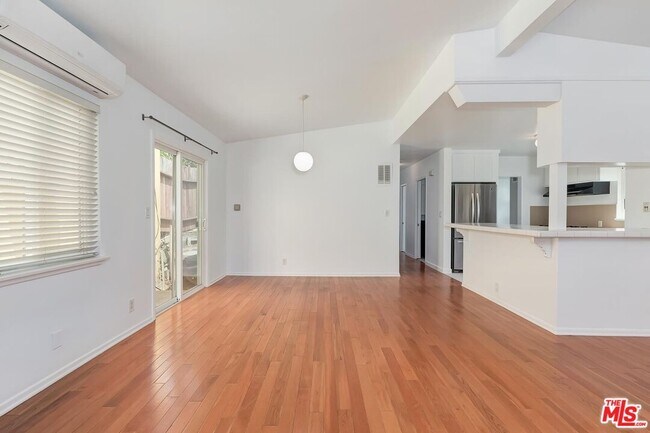 Building Photo - 8531 Walnut Dr