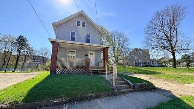 Building Photo - 1432 League St