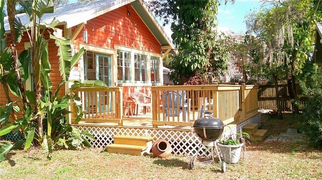 Building Photo - 303 E Plymouth St