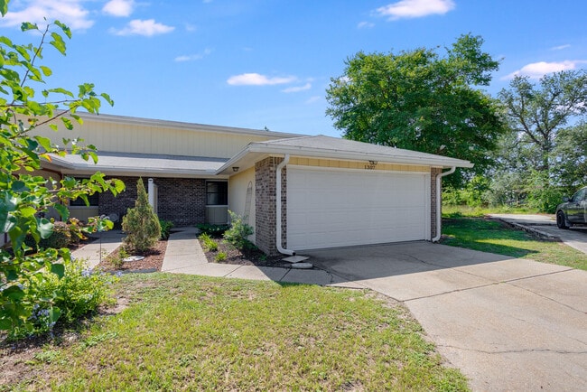 Building Photo - 1307 Calabria Rd